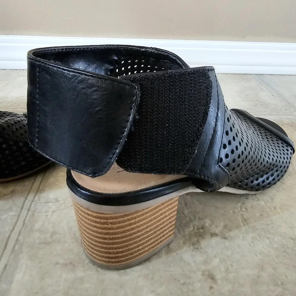 Call it Spring Velcro Wedges - Picture 4 of 4